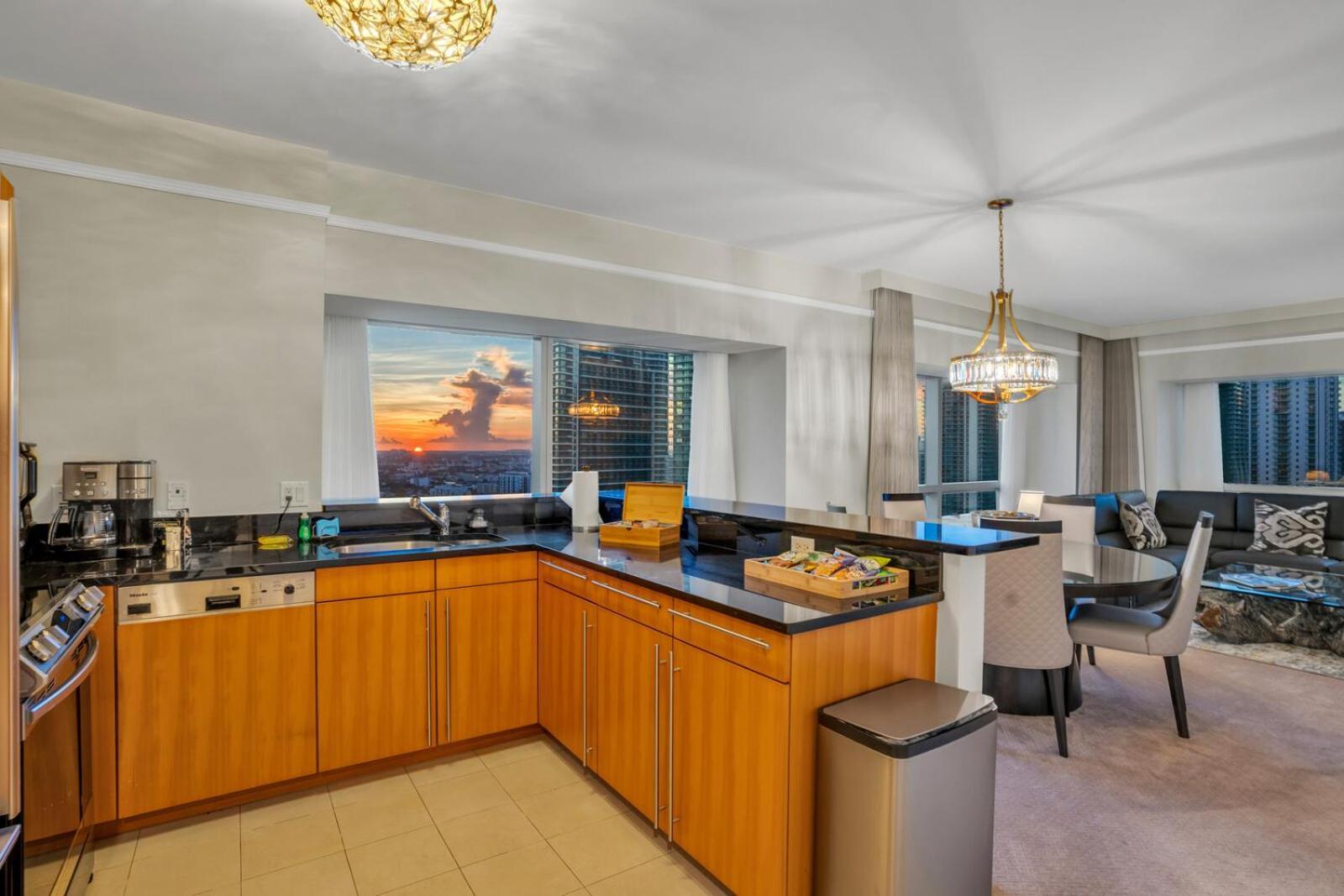 Spacious 2 Bedroom 2 Bath & Studio Suites In The Four Seasons Hotel Miami High Floors Szoba fotó